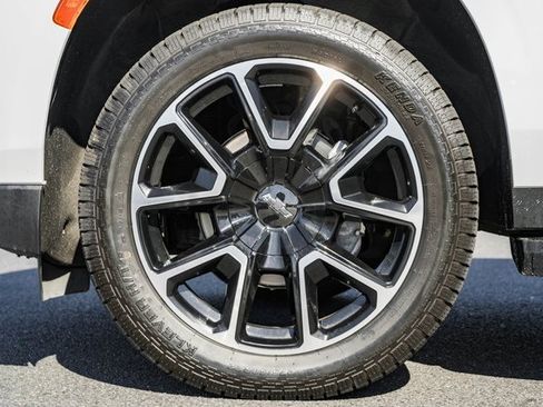 Used 2023 Chevrolet Suburban RST image 18