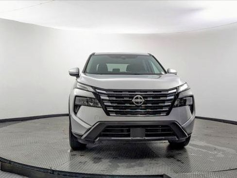 Used 2025 Nissan Rogue SV AWD/4WD image 12