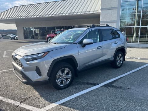 Used 2024 Toyota RAV4 XLE w/ Convenience Package image 2