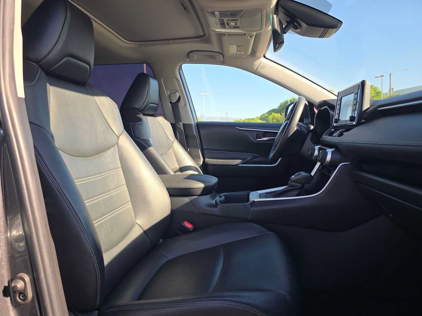 Certified 2022 Toyota RAV4 XLE Premium FWD image 7