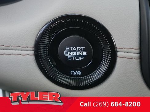 Certified 2025 Jeep Compass Limited AWD/4WD image 30