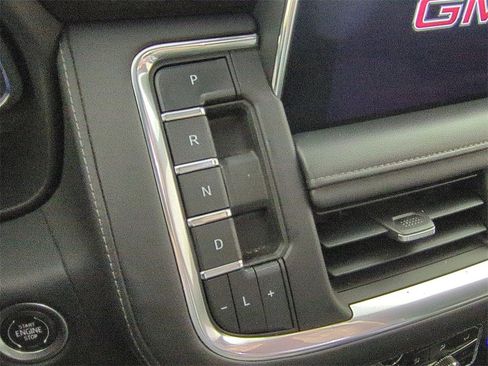 Certified 2022 GMC Yukon XL SLE w/ Gmc Pro Safety Plus Package image 16