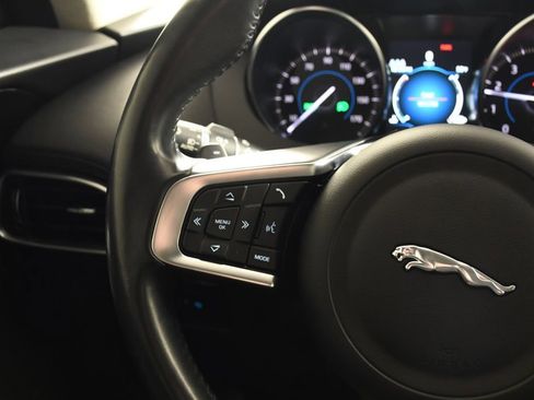 Used 2020 Jaguar F-PACE Prestige image 29