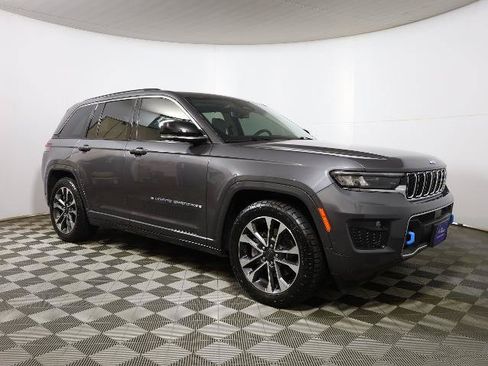 Used 2022 Jeep Grand Cherokee Overland w/ Advanced Protech Group III AWD/4WD image 4