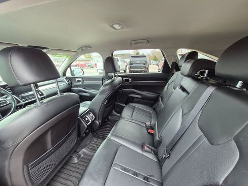 Used 2021 Kia Sorento S image 21