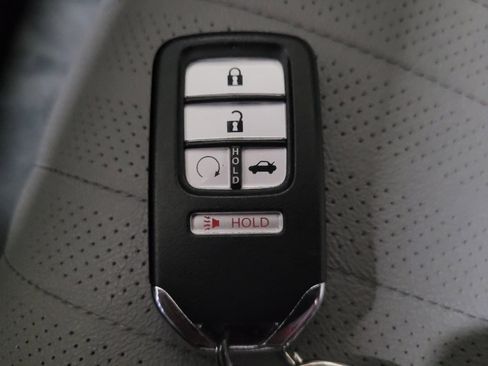 Used 2018 Honda Accord Touring image 32