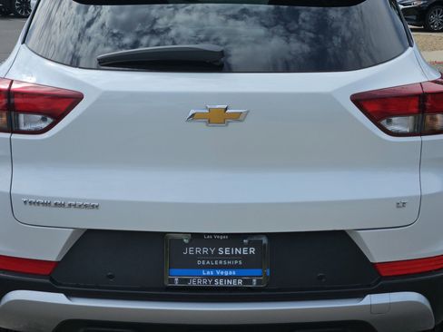 Used 2021 Chevrolet TrailBlazer LT w/ Premium Seating Package FWD image 13