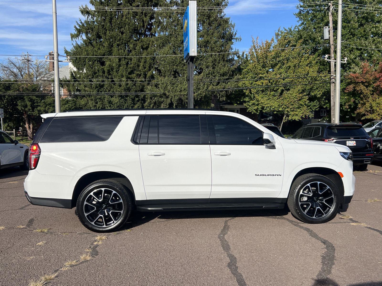Used 2024 Chevrolet Suburban RST w/ Luxury Package AWD/4WD image 8