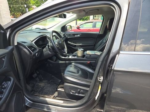 Used 2020 Ford Edge Titanium FWD image 4