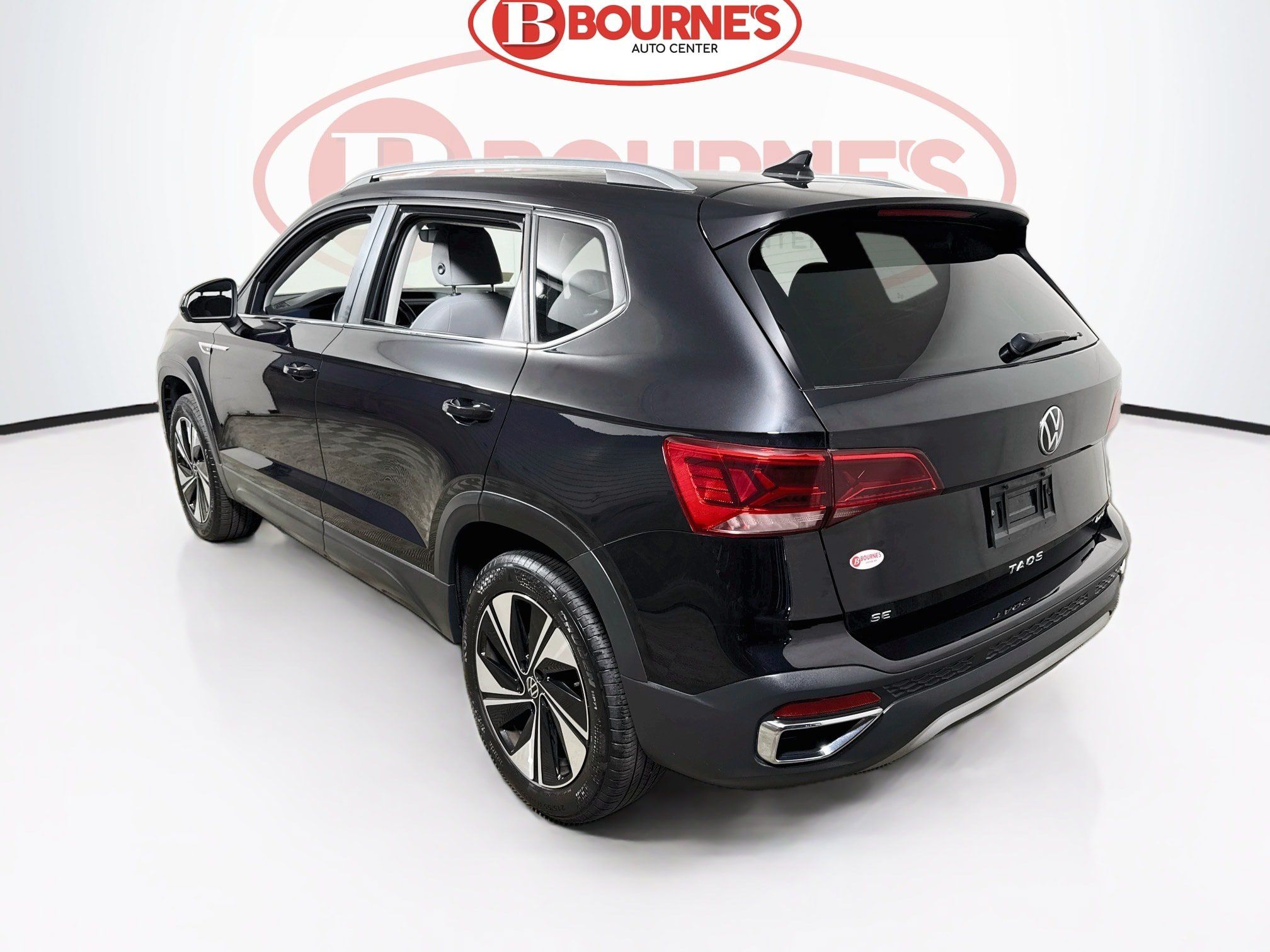 Used 2024 Volkswagen Taos SE AWD/4WD image 6
