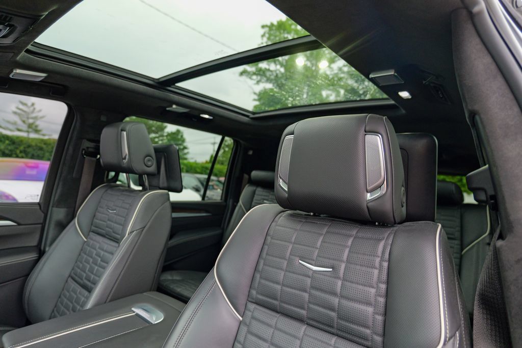 Used 2025 Cadillac Escalade ESV Sport Platinum AWD/4WD image 23