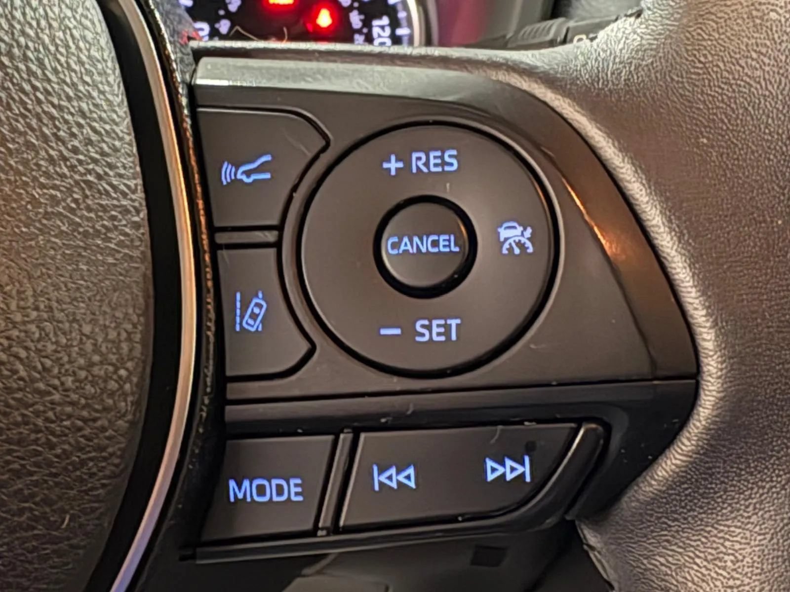 Used 2019 Toyota RAV4 XLE Premium w/ Cold Weather Package AWD/4WD image 28