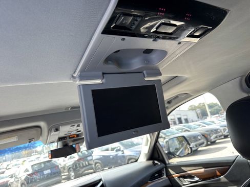 Used 2019 Cadillac Escalade ESV Luxury image 18