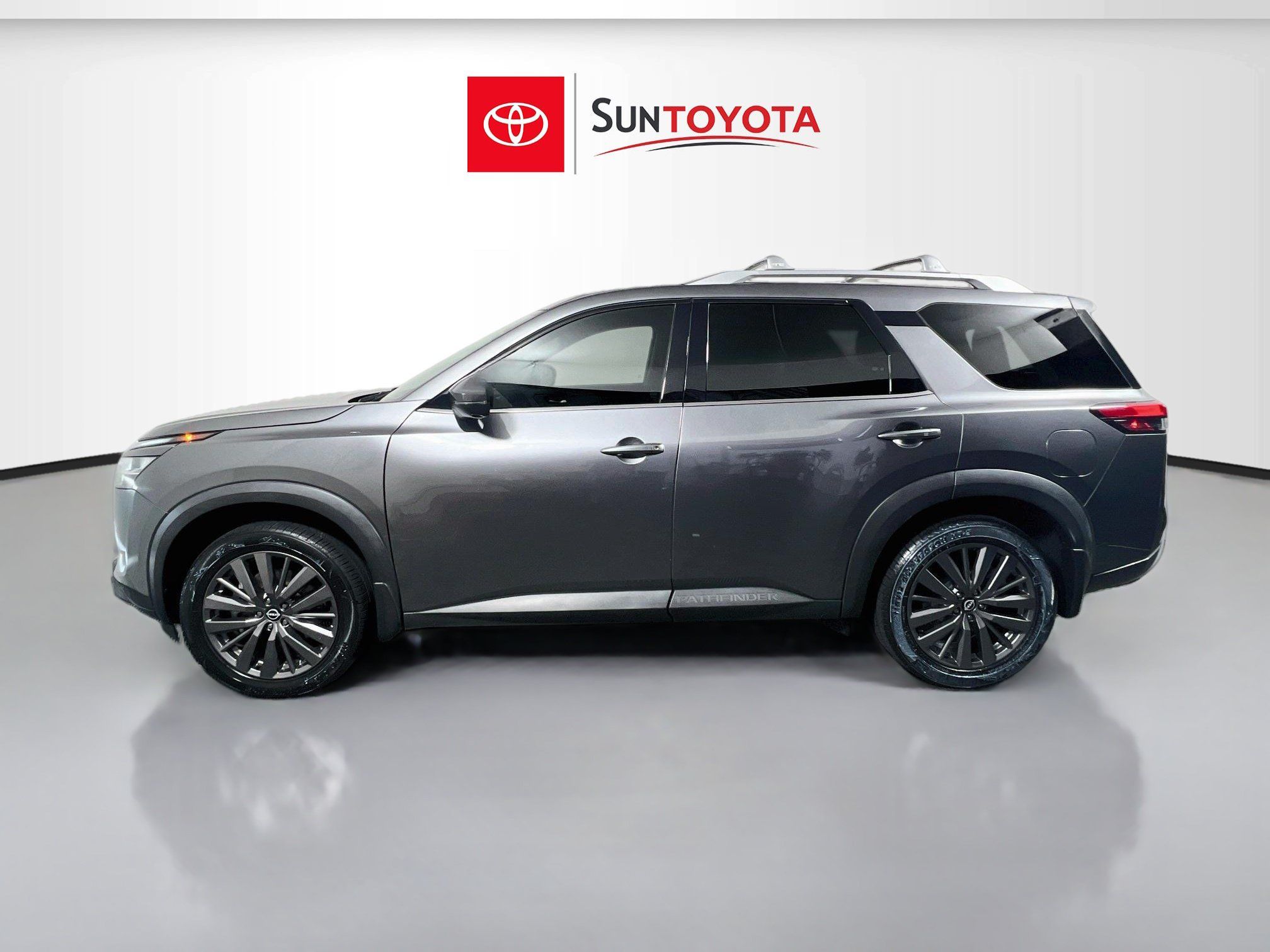 Used 2023 Nissan Pathfinder SL w/ SL Premium Package FWD image 7