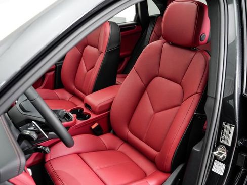 New 2026 Porsche Macan AWD/4WD image 5