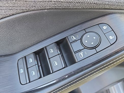 Used 2023 Nissan Rogue SV image 14