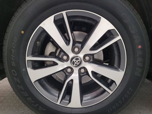 Used 2018 Toyota RAV4 XLE image 31