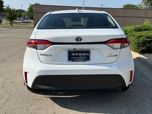 Used 2024 Toyota Corolla LE w/ LE Convenience Package FWD image 4
