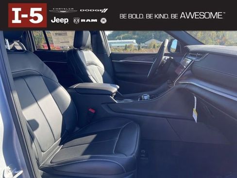 New 2025 Jeep Grand Cherokee Limited w/ Luxury Tech Group II image 12