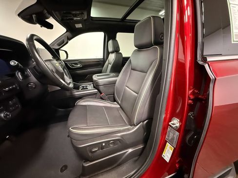 Used 2024 Chevrolet Tahoe Premier w/ Premium Package AWD/4WD image 12