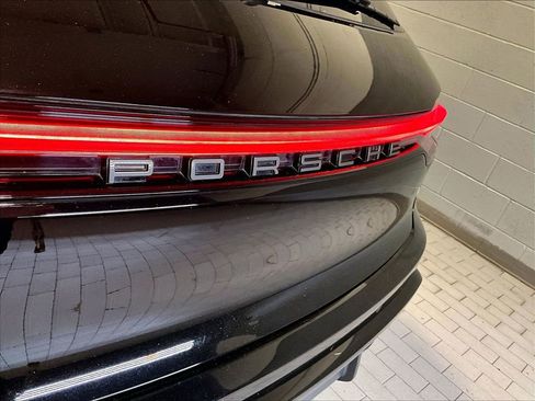 Certified 2023 Porsche Macan Turbo AWD/4WD image 13