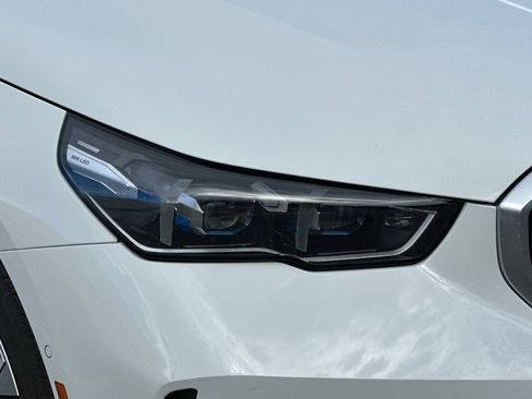Used 2025 BMW i5 eDrive40i w/ Premium Package image 11