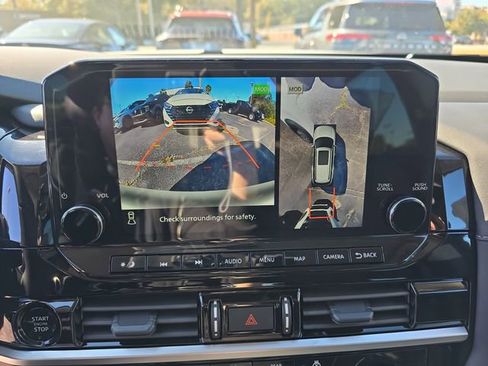 New 2025 Nissan Pathfinder SL image 19