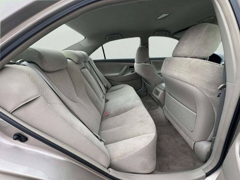 Used 2009 Toyota Camry LE FWD image 18