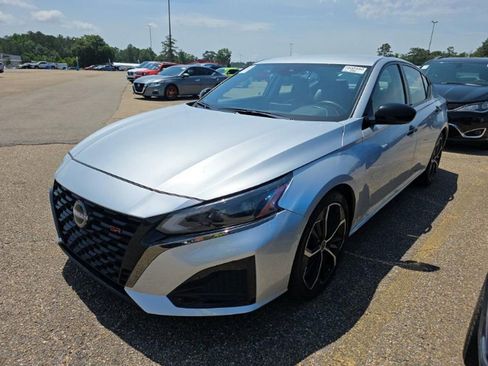 Used 2023 Nissan Altima 2.5 SR FWD image 2