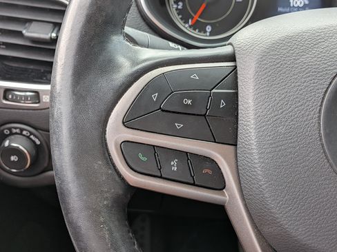Used 2020 Jeep Cherokee Limited FWD image 24