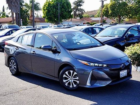 Used 2020 Toyota Prius Prime XLE FWD image 3