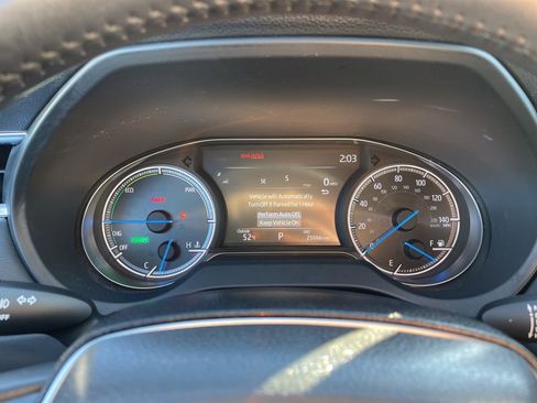 Certified 2024 Toyota Venza XLE image 27