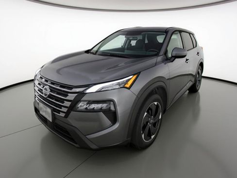 Used 2025 Nissan Rogue SV AWD/4WD image 3