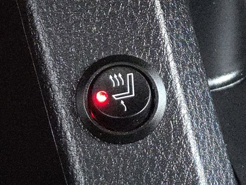Used 2018 Toyota Tacoma TRD Off-Road w/ Technology Package AWD/4WD image 10