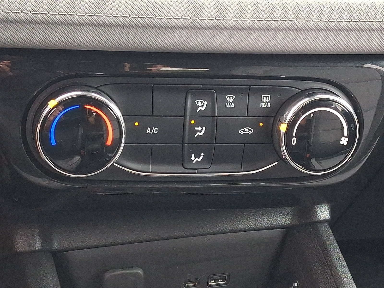 Used 2025 Chevrolet TrailBlazer LT AWD/4WD image 16