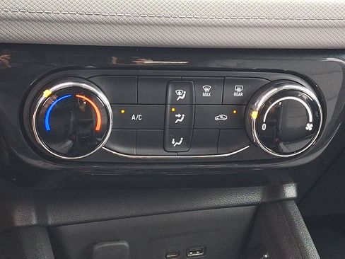 Used 2025 Chevrolet TrailBlazer LT AWD/4WD image 16