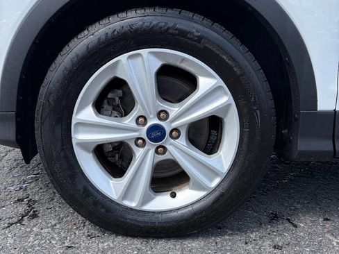 Used 2016 Ford Escape SE w/ Equipment Group 201A AWD/4WD image 9