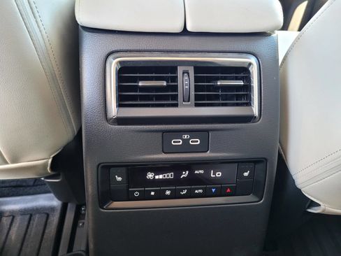 Certified 2024 MAZDA CX-90 Plug-In Hybrid w/ Premium Plus AWD/4WD image 19