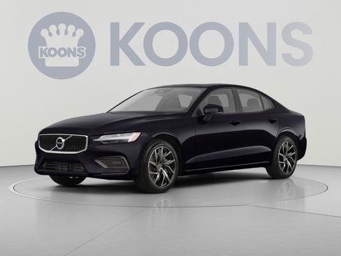 Used 2021 Volvo S60 T5 Momentum FWD image 1