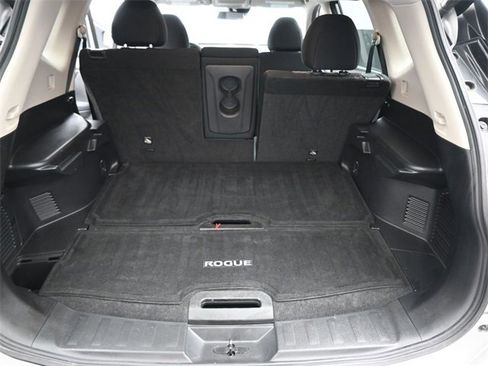 Used 2020 Nissan Rogue SV image 29