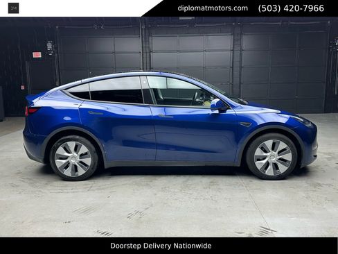 Used 2022 Tesla Model Y Long Range image 7