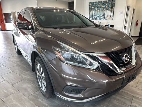 Used 2018 Nissan Murano S FWD image 2