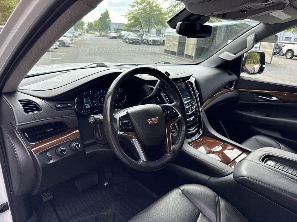 Used 2020 Cadillac Escalade Luxury AWD/4WD image 14