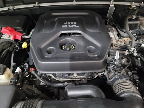 Used 2020 Jeep Wrangler Unlimited Sahara AWD/4WD image 30