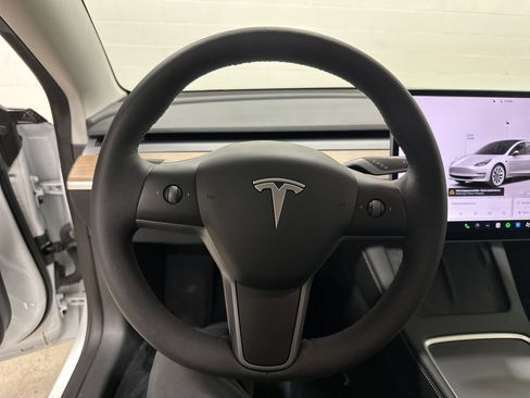 Used 2023 Tesla Model 3 Standard Range image 18