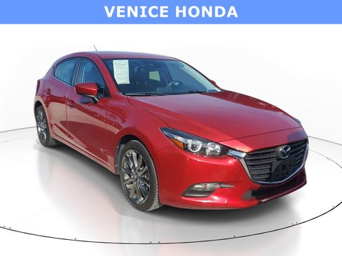 Used 2018 MAZDA MAZDA3 Touring FWD image 1