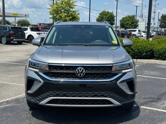 Certified 2023 Volkswagen Taos SE w/ Panoramic Sunroof Package AWD/4WD image 2