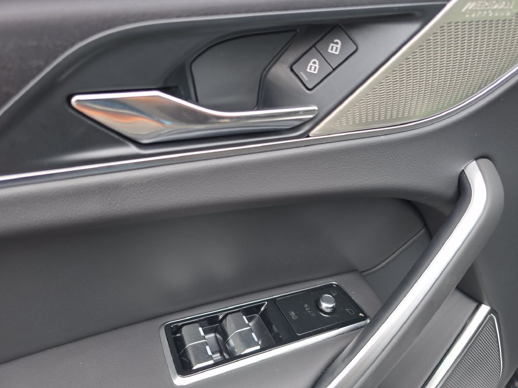 New 2026 Jaguar F-PACE R-Dynamic S AWD/4WD image 31