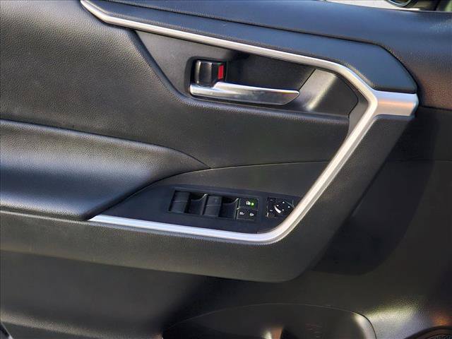 Used 2021 Toyota RAV4 XLE AWD/4WD image 6