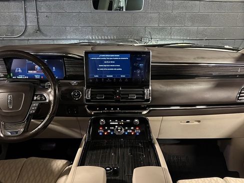 Used 2022 Lincoln Navigator Black Label image 2